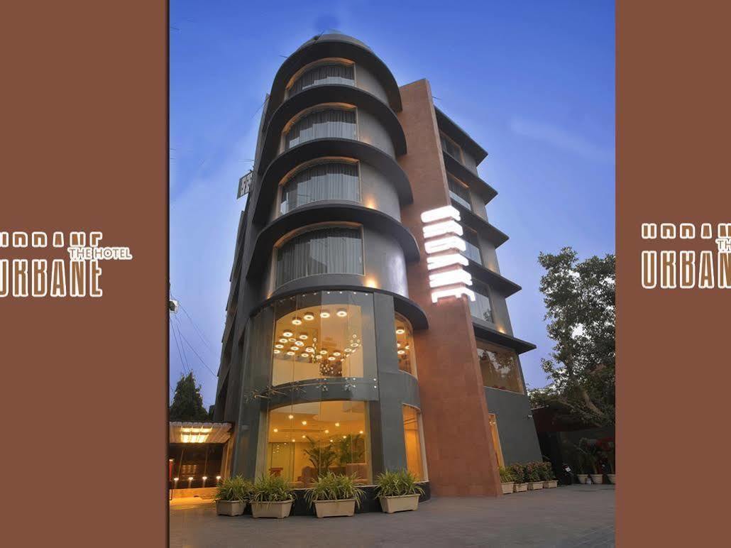 Urbane The Hotel Ahmedabad Esterno foto